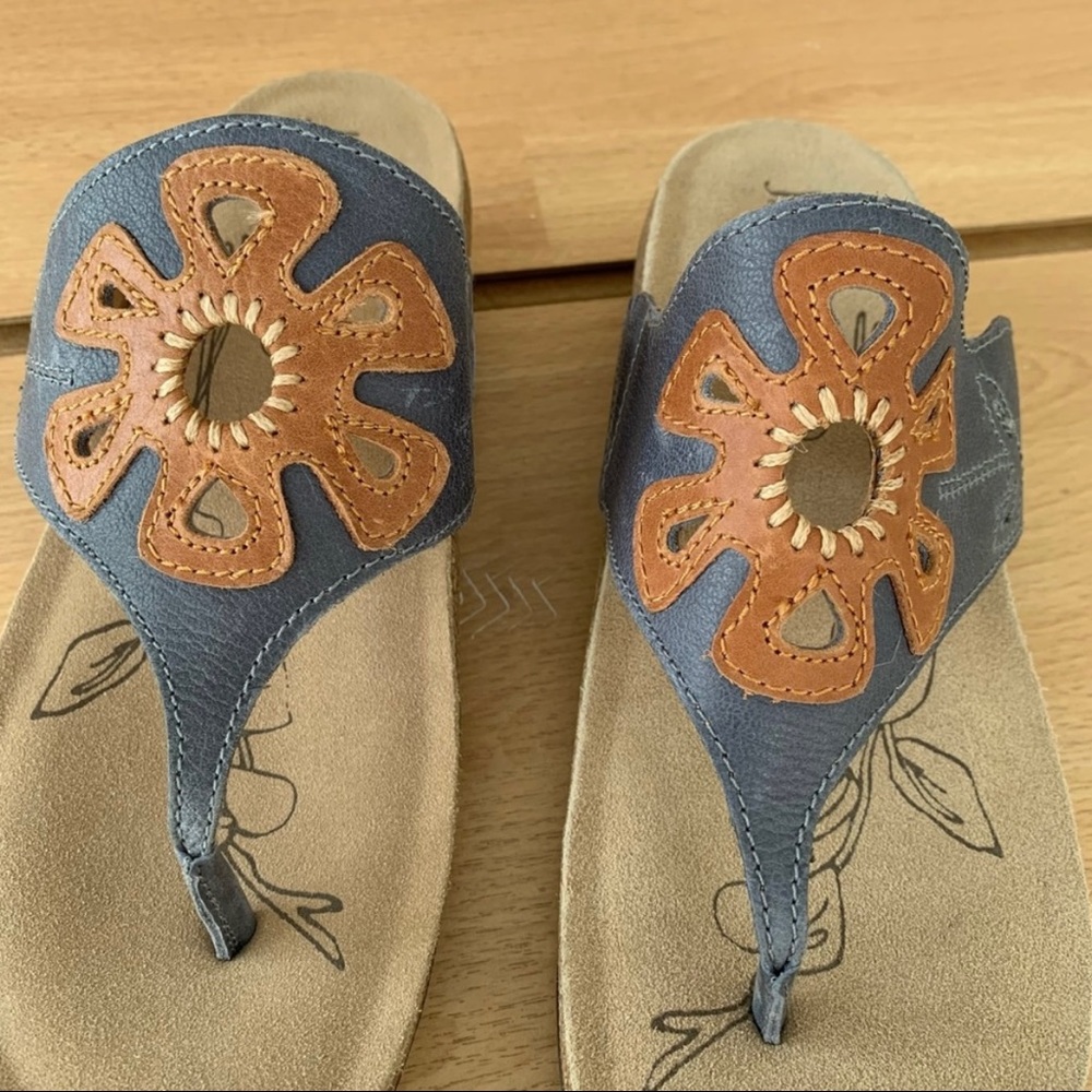 Josef seibel sandal. NWOT flower